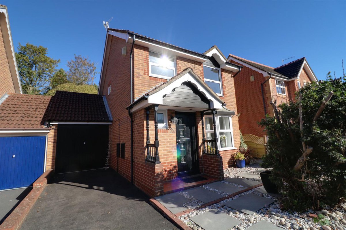 Three bedroom link detached in Guildford, Ideal for family and investors.

flinklp.haart.co.uk/ForSaleV5/?pro…