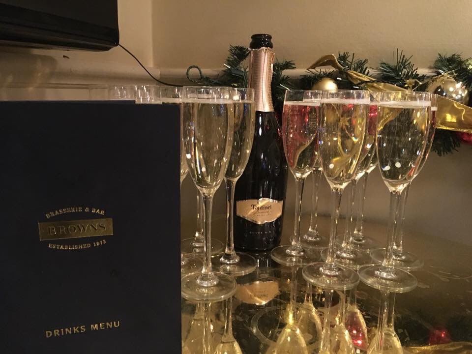 Only 6 days left to grab our exclusive free Prosecco offer! Available to all groups of 6 or more confirmed for the festive menu with your £10 per head deposit. 🥂