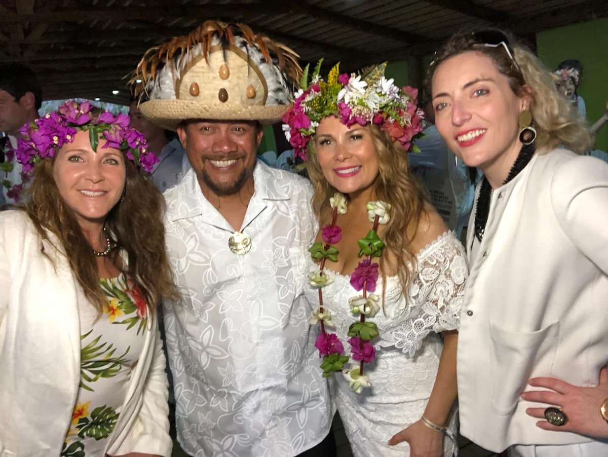 FundacionMERI's tweet photo. Ayer participamos en la inauguración de la Primera Cumbre de Gobiernos Locales por el Cambio Climático Rapa Nui 2018. Colaboramos desde la experiencia en educación  ambiental y la ciencia para la conservación de la flora y fauna marina. https://t.co/N4hoCTm0j4