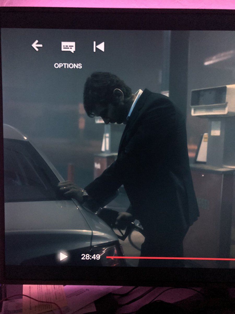 TakoSauce_'s tweet photo. Lmao this dude isnt even putting gas in the car, look hes not holding the lever up 😂😂 #TheHauntingOfHillHouse #netflix #nicegoingnetflix https://t.co/3hYlH3JaDx