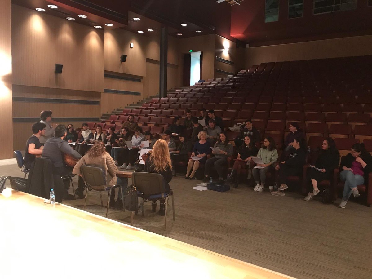 Şef Asuman Ercan yönetiminde çalışmalarına devam eden Khas Türk Sanat Müziği Korosu bu hafta da D Blok Büyük Salon’da prova yaptı.