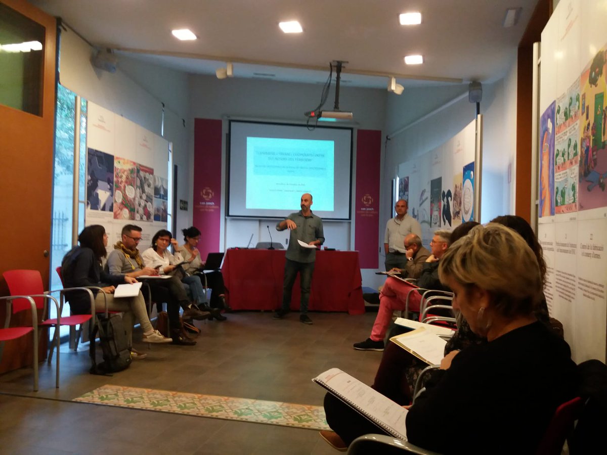 interseccions__'s tweet photo. #IntersECCions participa en el 4t seminari de la xarxa de municipis pilots d'@educacio360 on es reflexiona al voltant del lideratge i el treball col.laboratiu entre actors del territori.
#elprat #elpratonelmoncanvia #canjonch #granollers
@ElPratCultura @ElPratEducacio https://t.co/Xxcwo5NFc2