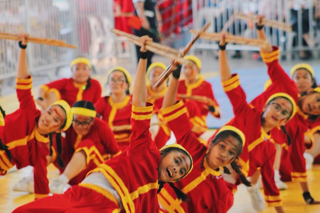 zestyjoonie's tweet photo. goodluck tomorrow Theresians!! 💛💙👯‍♀️ https://t.co/QjMk2sElQk