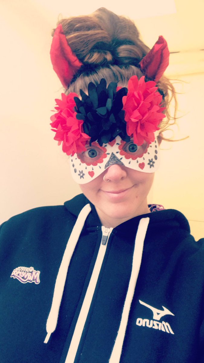 sophiehankinx's tweet photo. This is how my day at work is going... and yes, I stole these props from the kids ๐คท๐ปโโ๏ธ #ILookBetter https://t.co/527JKMCidh