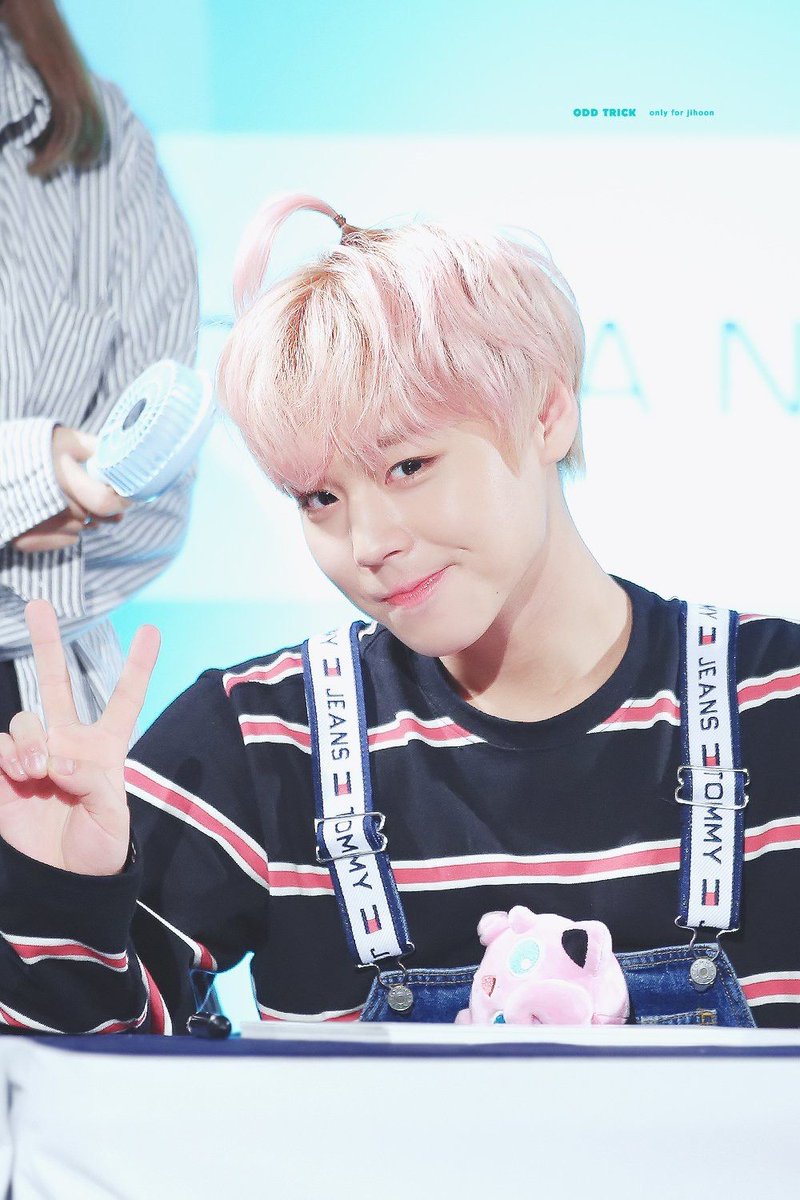 dormaengi_pjh's tweet photo. @mystarpass #박지훈 #박지훈사랑해 #박지훈 #ParkJiHoon #朴志訓 #パクジフン #ジフン #จีฮุน #워너원 #WannaOne #잘생쁨 #스타패스 #SATRPASS #별별랭킹 #gleammedia
무슨색이든 중요한건 결국얼굴인거죠♡ 분홍색이라튀는게아니라 박지훈얼굴이 빛나는것💖 https://t.co/iI2RF9EliA