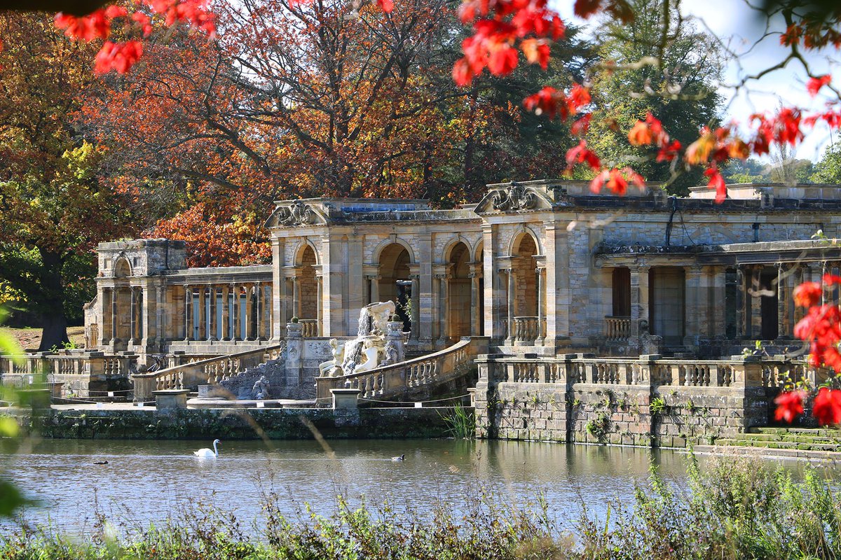 Beautiful autumnal colours by the Loggia #FridayFeeling #FridayMotivation