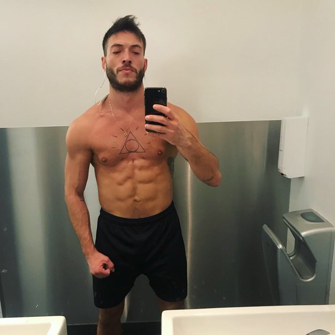 1 pic. #TGIF #porn #workout #gay https://t.co/WoQnWQsJij