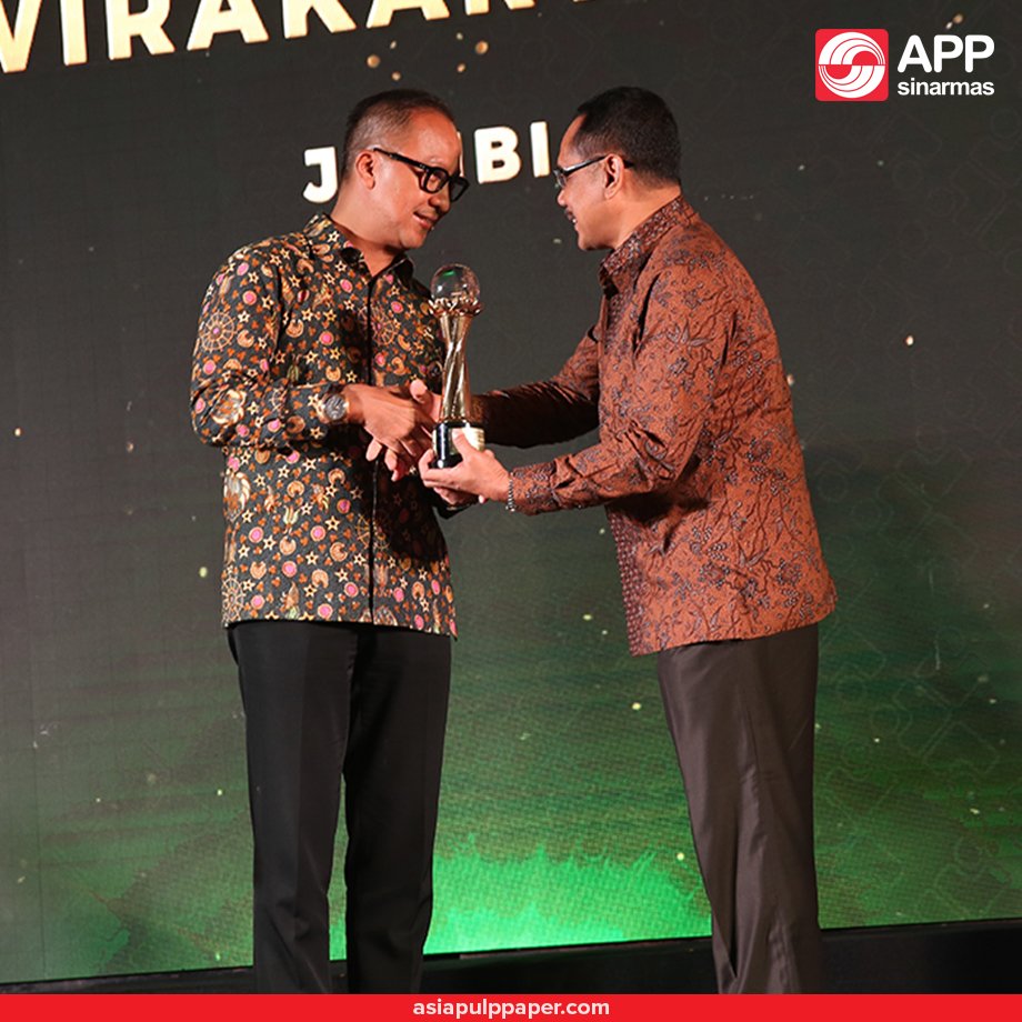 Unit forestry Asia Pulp &amp; Paper (APP) Sinar Mas, PT Wirakarya Sakti (WKS) menerima Padmamitra Award 2018 untuk kategori bidang kemiskinan. PT WKS berhasil tingkatkan penghasilan warga desa binaannya hingga 42%.

Baca lebih lanjut di:
asiapulppaper.com/id/news-media/…