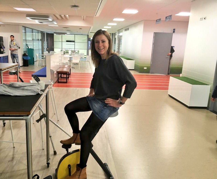 AvVleuten's tweet photo. Milestone: sit on a bike chair. 🤣 After one week of physiotherapy I can bend my knee 75°. Need >110° to ride a bike. https://t.co/oA4j1uAlJ1