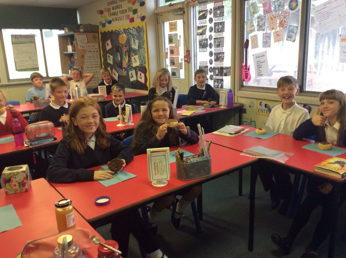 ChaucerJun's tweet image. Enjoying doughnuts as a reward for reaching New York in our reading challenge #6SS #chaucerpride