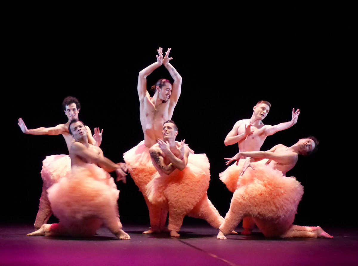 tbarnaud's tweet photo. #DefiSpectacleVivant
30 jours 30 spectacles marquants (théâtre cirque danse cabaret concert ..)
Pas d'explication
Defié par @th_cote_coeur
Jour 25 : TUTU
par Chicos Mambo
2017 @maisondeladanse
Drôle et virtuose https://t.co/BMpmCgTwl5