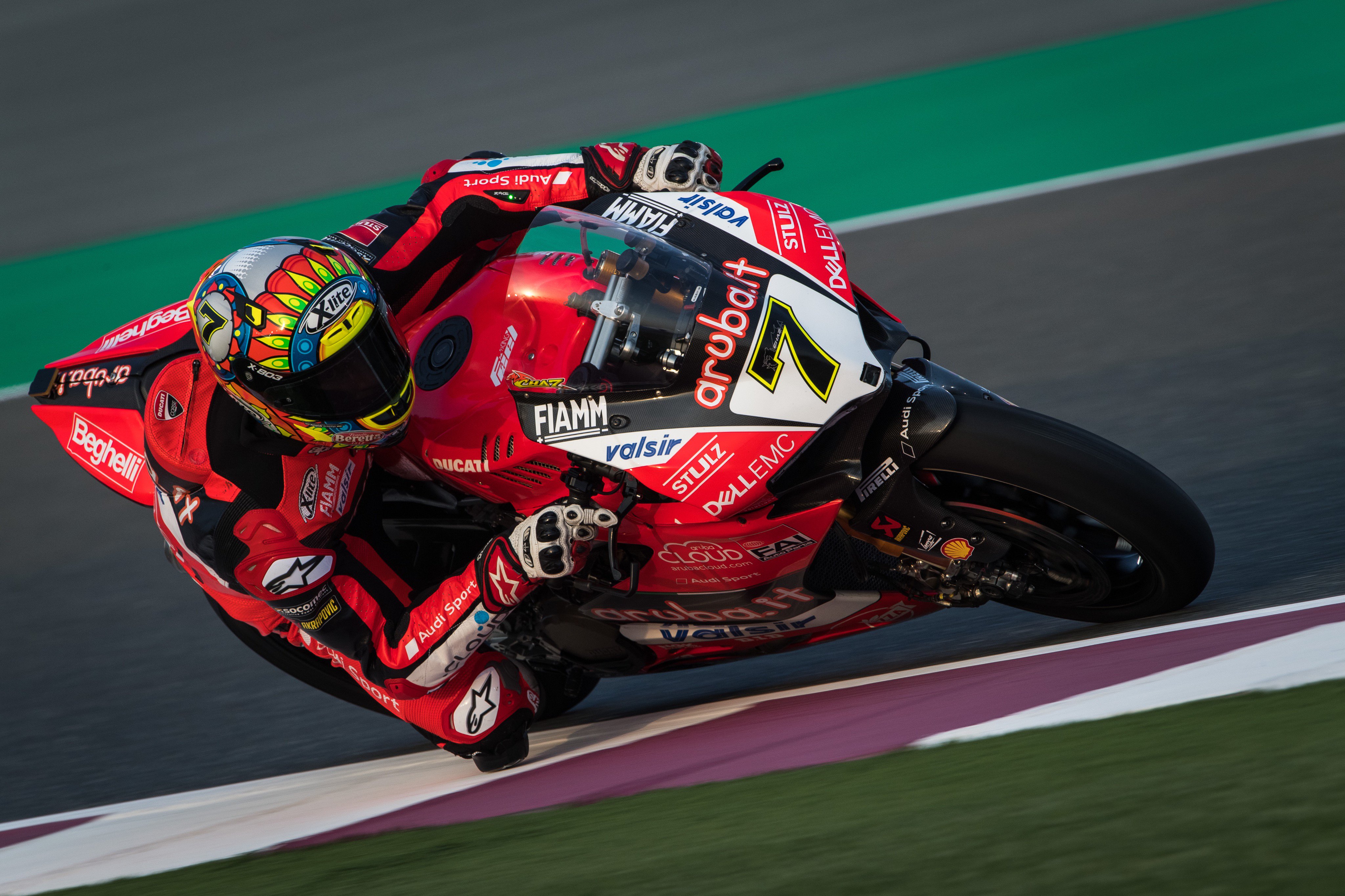 ドゥカティジャパン株式会社 Sbk さらに 18スーパーバイク世界選手権最終戦カタール ラウンドがロサイル インターナショナル サーキットで開催されます チャズ デイビスとマルコ メランドリが乗るパニガーレr最後のレースとなります ご声援を