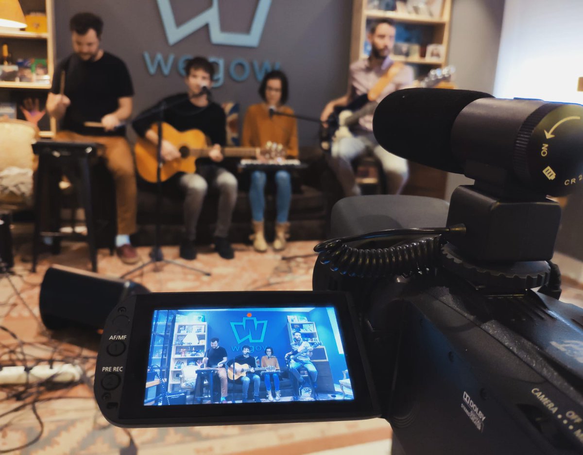 dosislasoficial's tweet photo. Aqui andamos con la buena gente de @wegowES Gracias por estos momentos ;) https://t.co/vJbQA3HKI4