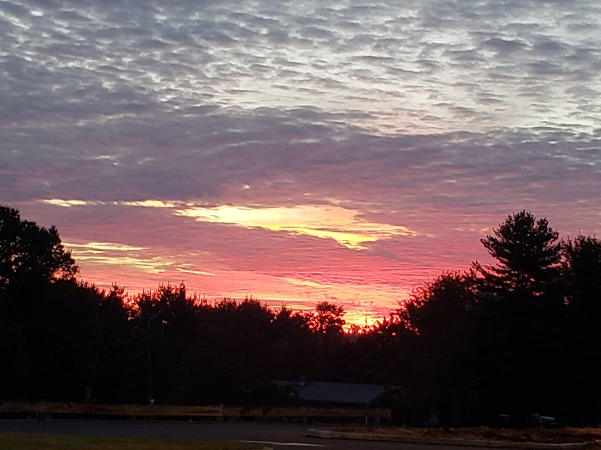 keva8228's tweet image. #pinksunrise @SASD_OakRidge this morning for that #FridayFeeling @SASDinfo