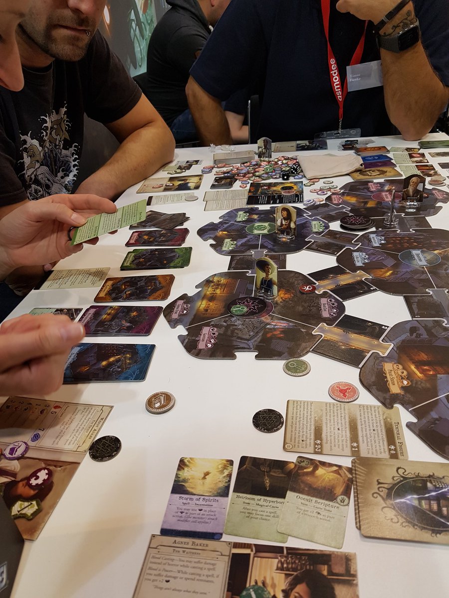 ChrisRedRaven's tweet photo. Testrunde Arkham Horror 3rd Edition auf der Spielemesse in Essen. Die Warterei hat sich gelohnt 😀 #Spiel18 #essen2018 #ArkhamHorror #FantasyFlightGames #Cthulhu #Mythos #Azathoth #Doom https://t.co/ADZylRAbCd