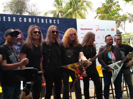 Megadeth Sumbang Dua Gitar untuk Korban Gempa Palu dan Donggala metrotvn.ws/ybJ9ZAAN