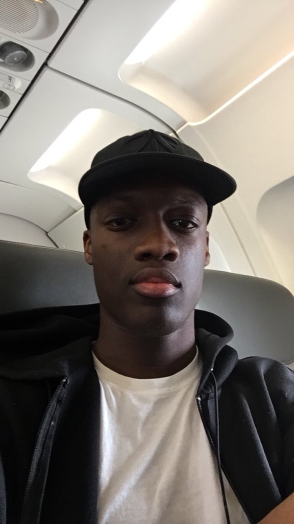 Akainuuuuu's tweet photo. now boarding my flight to canada gonna give my absolute best ! 😤 https://t.co/cmV6Vtnx4G