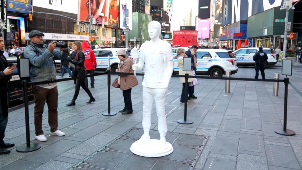ABCWorldNews's tweet photo. Manuel Oliver, the father of Parkland high school shooting victim Joaquin Oliver, unveiled what he calls the world’s first "3D-printed activist," a life-size version of his son. https://t.co/1XqY8QEzgE https://t.co/W6VJIO8bGc