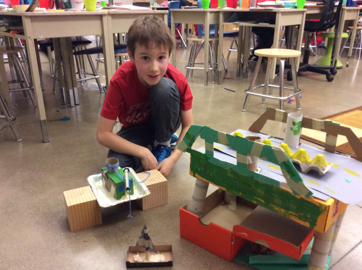 VerkMcDougall's tweet image. A few of the amazing structures our LF builders designed.  #sciencechallenge #getcreative #canitholdthrweightofabook #strongandstable