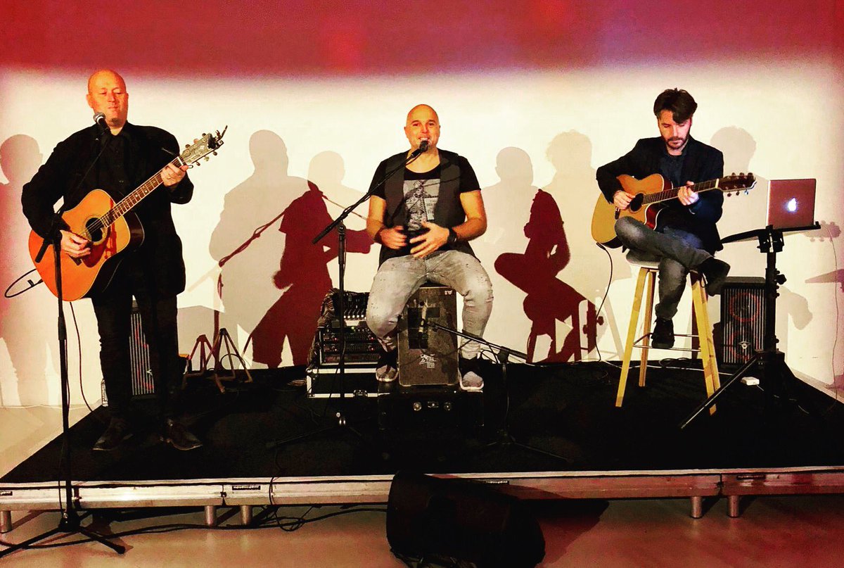 Vilouca's tweet photo. Lekker spelen met de mannen @RafaelHekker en @GersomRaams #unplugged #live https://t.co/mzLgSpc3sf
