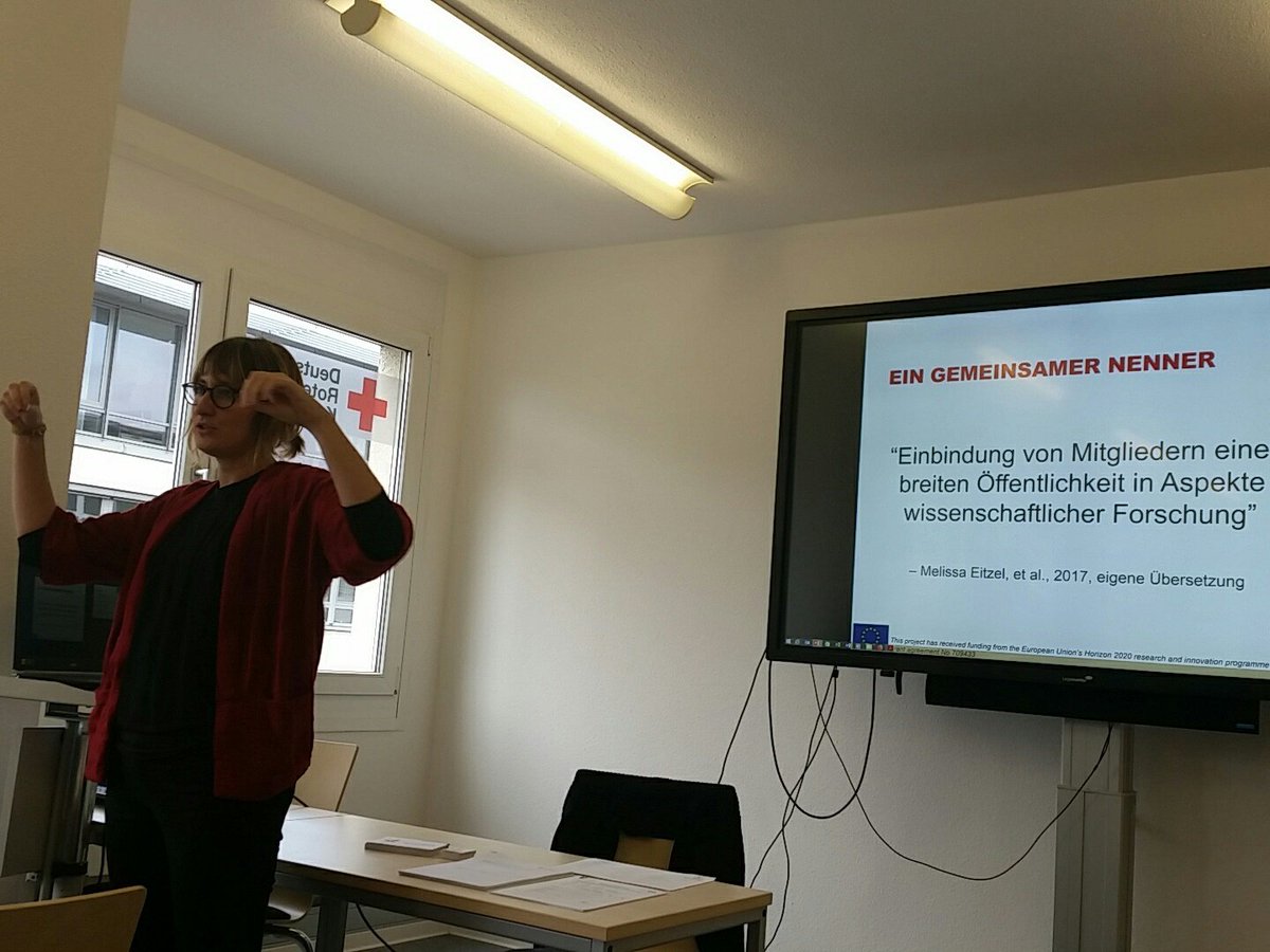 science2publicc's tweet photo. Claudia Göbel von der European citizen science association zu Gast beim Netzwerk OpenLabNet in Halle : wer macht mit bei Citizen Science? #openlabnet-halle https://t.co/03SPHz1lAc