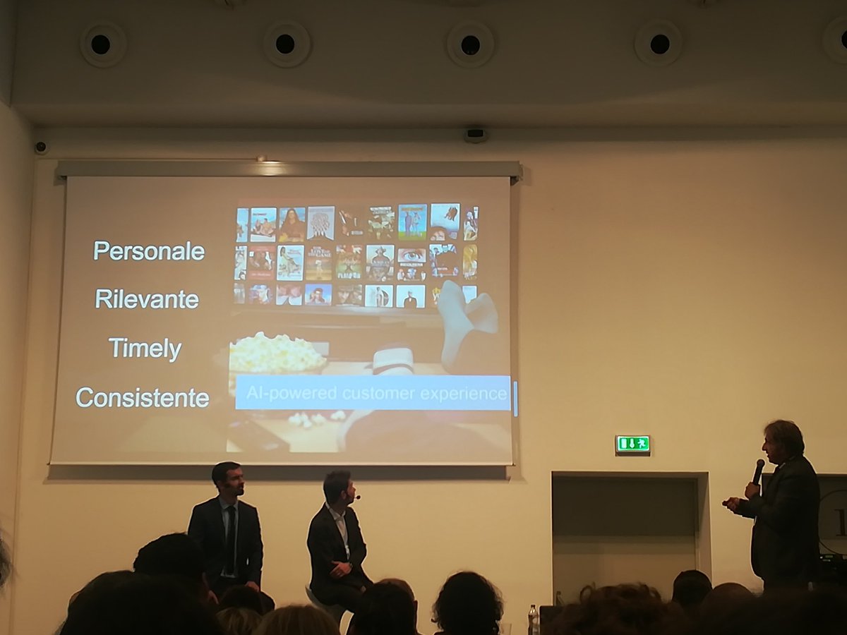 Alessandra_Zz's tweet image. Che poi io ogni volta che si parla di #Netflix sto un po' in pena per il buon vecchio #Blockbuster, che sembrava indistruttibile ma (riprendendo un concetto della mattinata di oggi a #digitalsaleslab) si è estinto perché non è stato in grado di adeguarsi all'innovazione. 😓