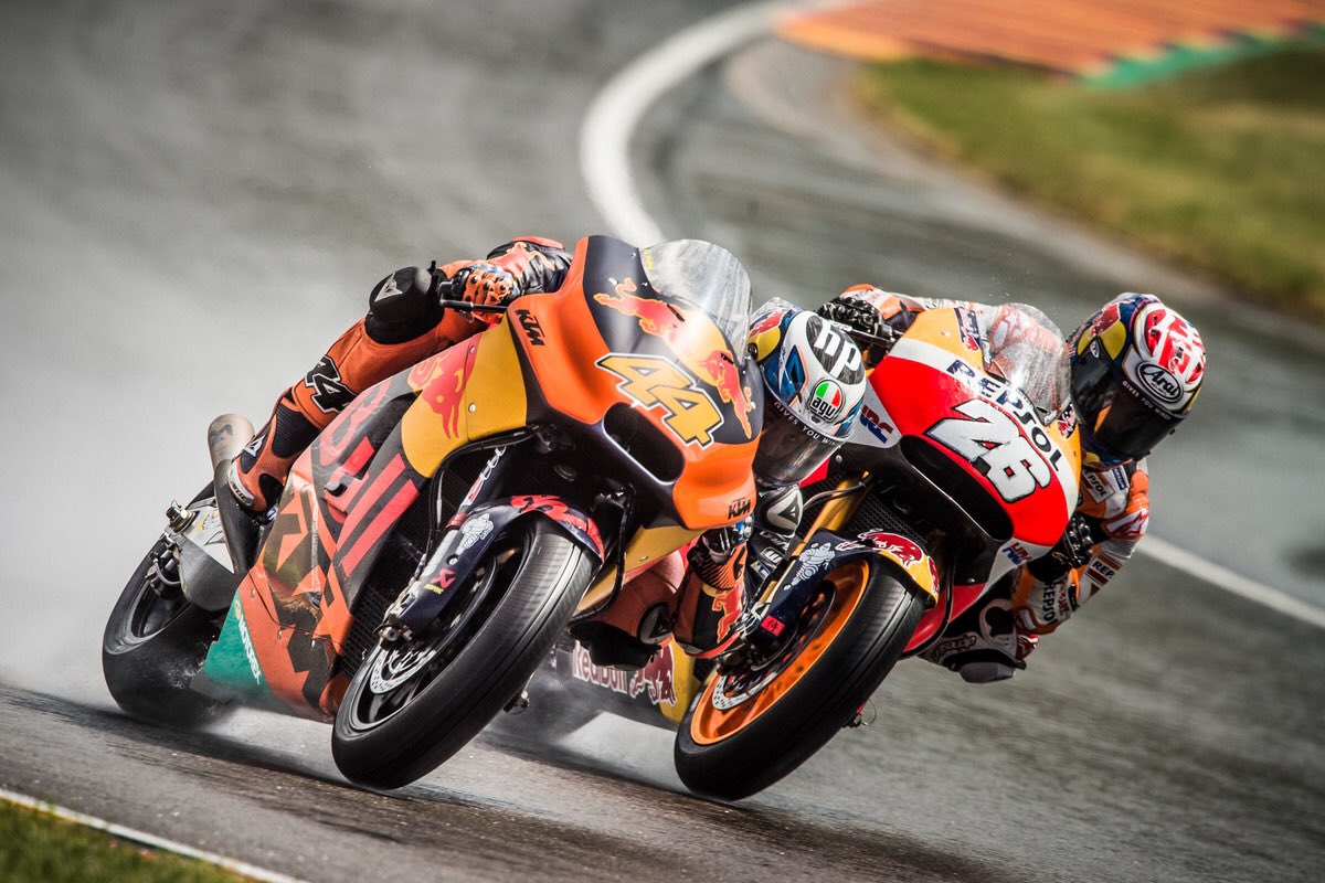 polespargaro's tweet photo. Increíble noticia!!! Una inmensa ayuda para el año que viene!!! Bienvenido @26_DaniPedrosa 💪🏻 // Amazing news!!! Dani will join us next year!!! Well done @KTM_Racing. Future is bright!!! ⭐️ https://t.co/8TiT4WJzBt