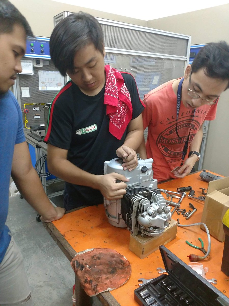 TKnights01's tweet photo. Oct. 25, 2019:
TBK 18-19 progress report:
✔ Acquired and cleaned up practice engine to work on before acquiring a brand new, better engine
✔ Opened up the clutch cover to see the problem with the clutch
#VICTORY #EZRide #RacingEdge
#JBLGarments #Arecas #PhatGarage #JeffAudio https://t.co/ARUnQMZM2K