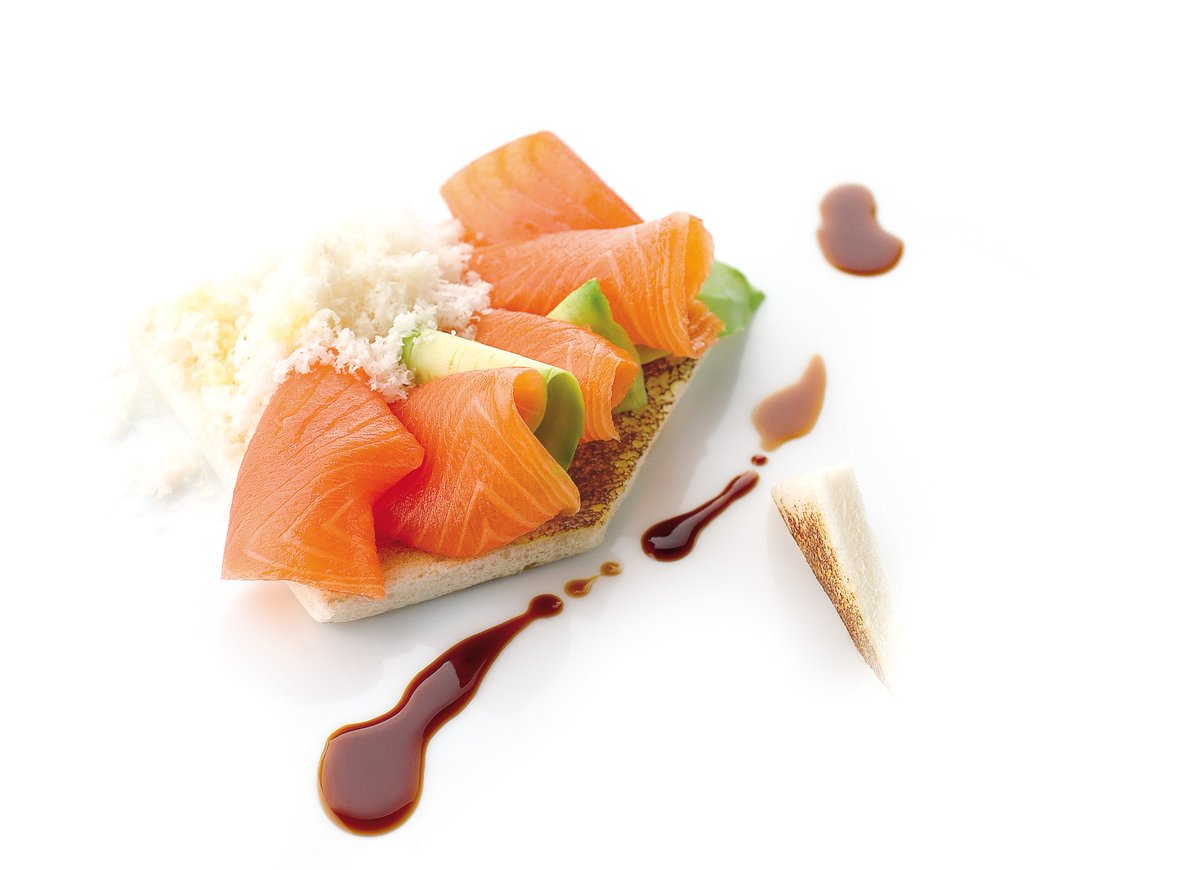 GimarEsMar's tweet image. ¡Ya es viernes! ¿Lo celebramos con una rica tosta de salmón y aguacate y queso? 😋 #FelizFinde