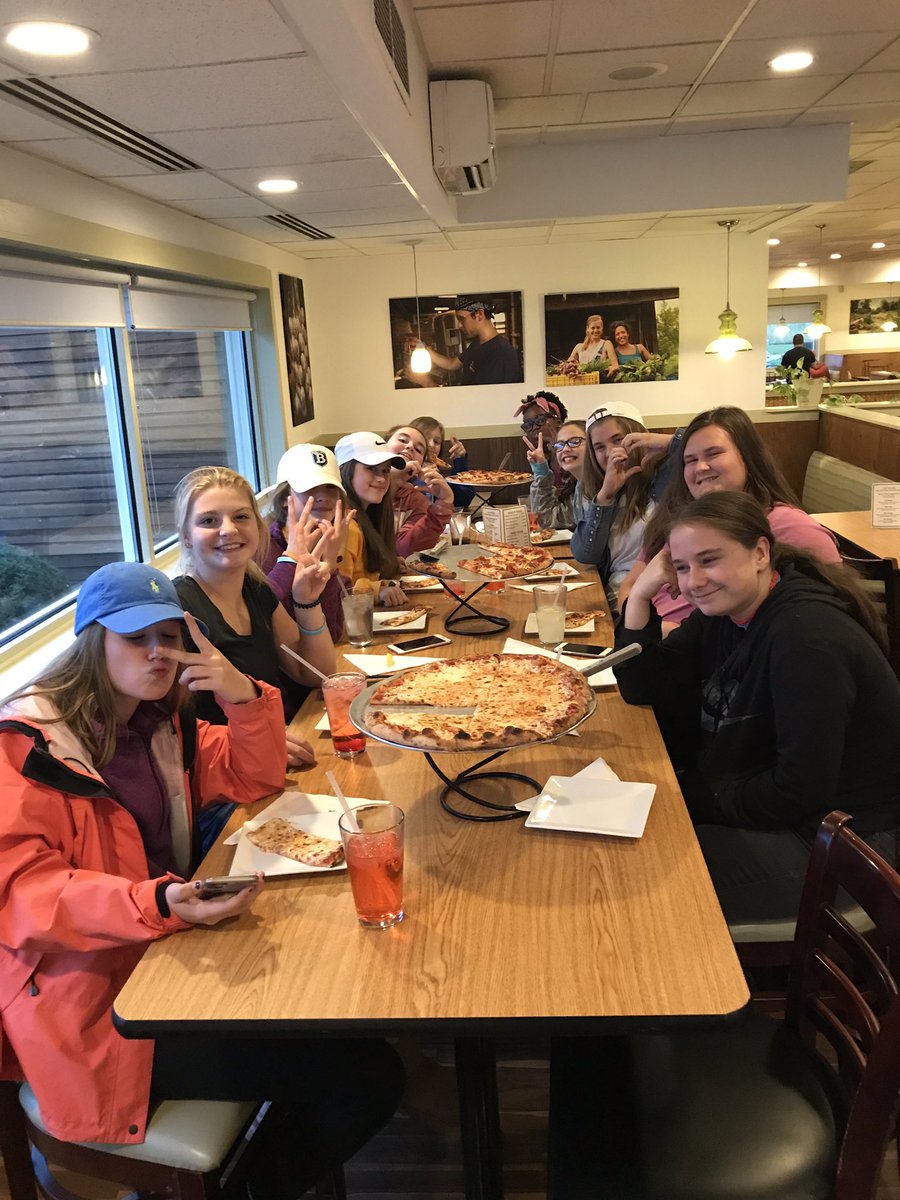 NatashaaMcPhee's tweet photo. Pizza night for Rutland Middle School Field Hockey!! 🏑❤️ @RutlandFH https://t.co/QViRFgFiCr