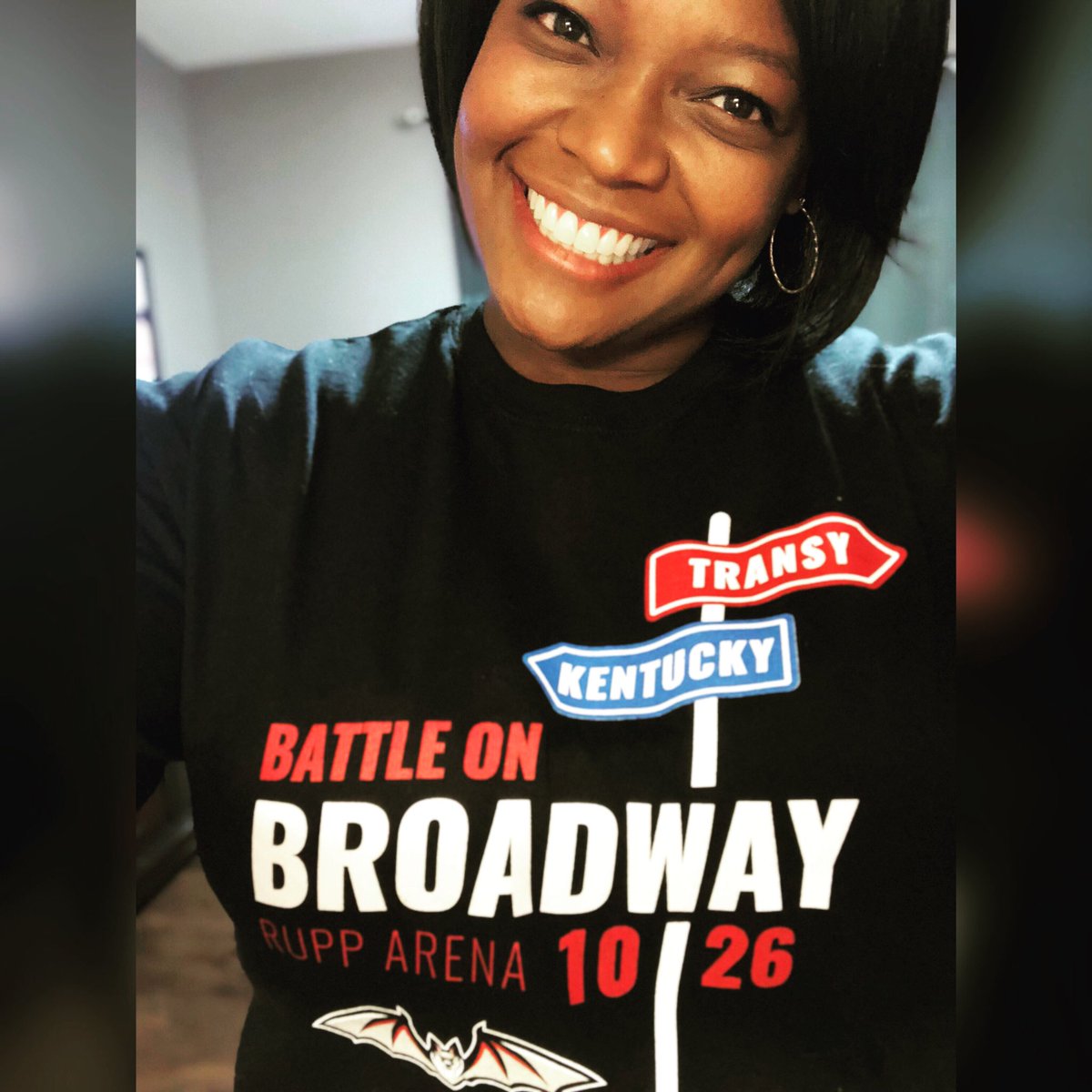 DrSherickaSmith's tweet photo. Couldn’t make the game, but my sissy got me a shirt to still rep! #gopios #gocats #icheerforbothteamstoday #transyalumni #battleonbroadway https://t.co/zv3S7Nx4Or