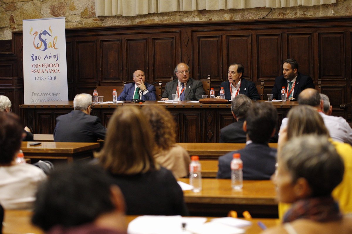 alumniusal's tweet image. Es el momento de despedir el XXII Encuentro de Entidades #AlumniEspaña2018 con las palabras de Antonio Huertas (@ahuertasmejias), presidente de @MAPFRE y de @alumni_usal