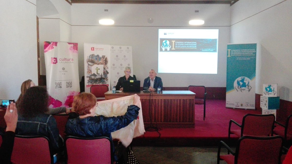 cijatlanticos's tweet photo. Y sin más, llegamos a la conferencia de clausura del Congreso titulada "Las voces del azúcar: una investigación interdisciplinar en curso", realizada por nuestra querida y admirada Ana Viña Brito. 
Presenta Manuel De Paz. https://t.co/5lRjY7l82d