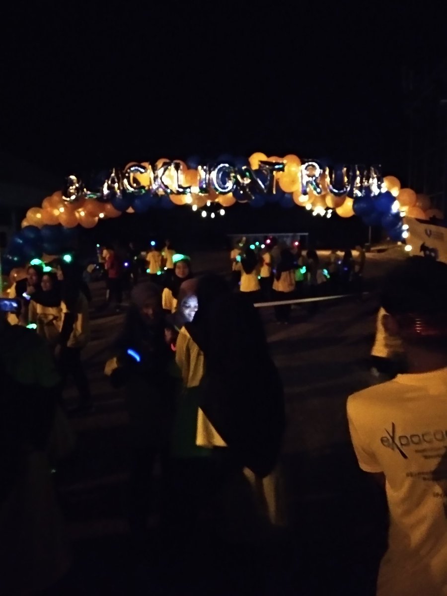 twtExpoconvo's tweet photo. BLACK LIGHT RUN
ITS HAPPENING NOW!!!!
Lets conquer the night with our light
@umpmalaysia @AlumniUmp
#expoconvo18
#RecallingMemories
#UMPMalaysia
#BlackLightRun https://t.co/aaF2d6BN45