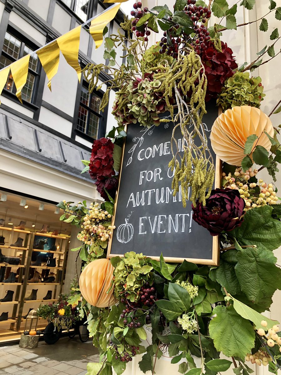 It’s beginning to look a lot like.... Autumn <a href="/TunsgateQuarter/">tunsgatequarter</a> #FallforTQ #guildford #retail #halfterm #autumn