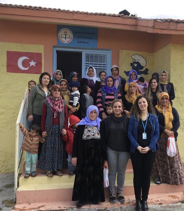 evrekoruma5's tweet photo. Kırsal kesimlerde sağlık eğitimi faaliyetimizin bugünkü adresi Büyük kargılı kırsal mahallemizdi...kadınlarımızı kanser hakkında bilgi verilip tansiyon ve şeker ölçümleri yapıldı. Çocuklarımıza ise diş sağlığı ve hijyen eğitimleri verildi 
@EmineErdogan @MetinBaydilli https://t.co/tJPHaRh4Gc