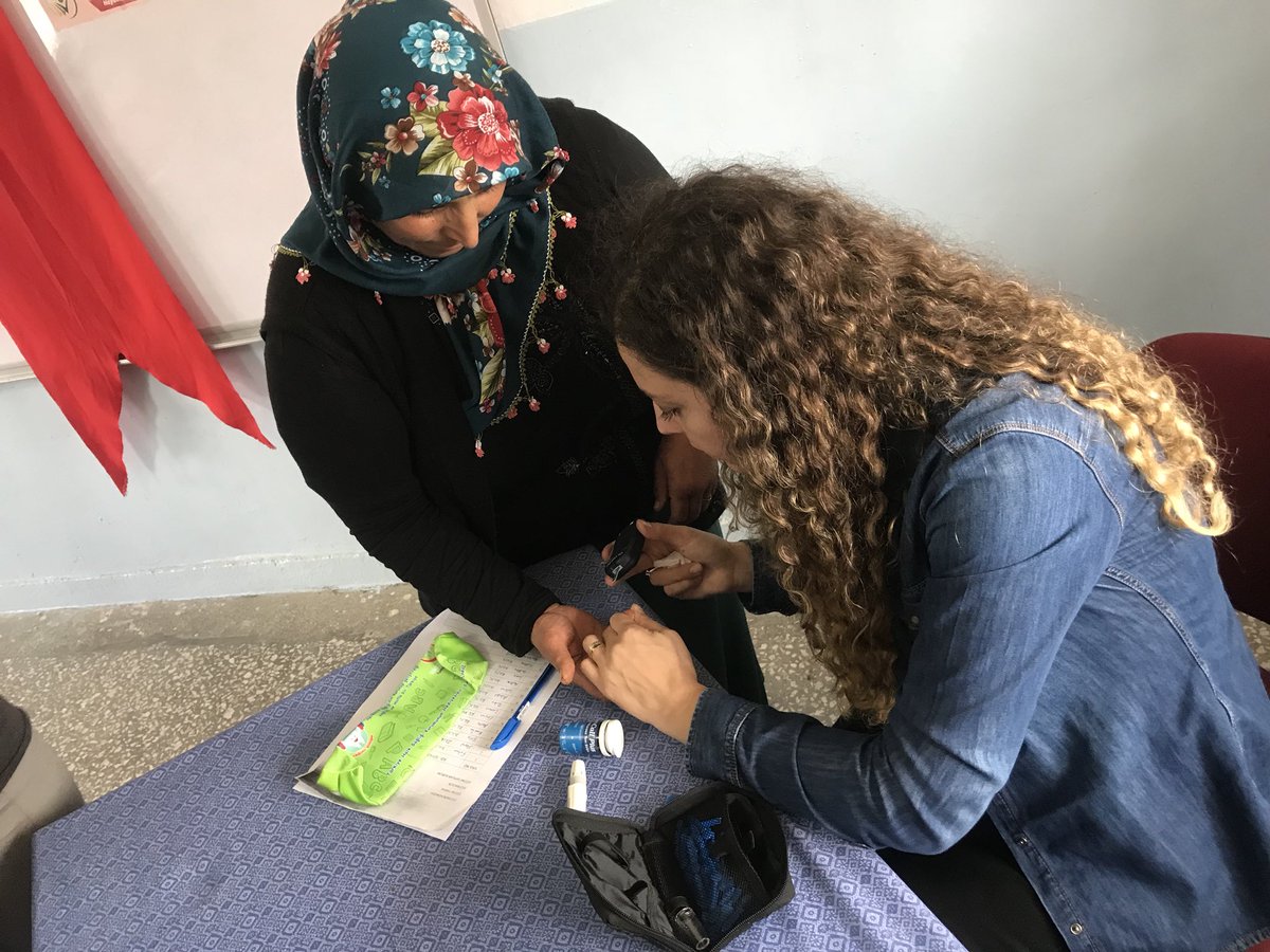 evrekoruma5's tweet photo. Kırsal kesimlerde sağlık eğitimi faaliyetimizin bugünkü adresi Büyük kargılı kırsal mahallemizdi...kadınlarımızı kanser hakkında bilgi verilip tansiyon ve şeker ölçümleri yapıldı. Çocuklarımıza ise diş sağlığı ve hijyen eğitimleri verildi 
@EmineErdogan @MetinBaydilli https://t.co/tJPHaRh4Gc
