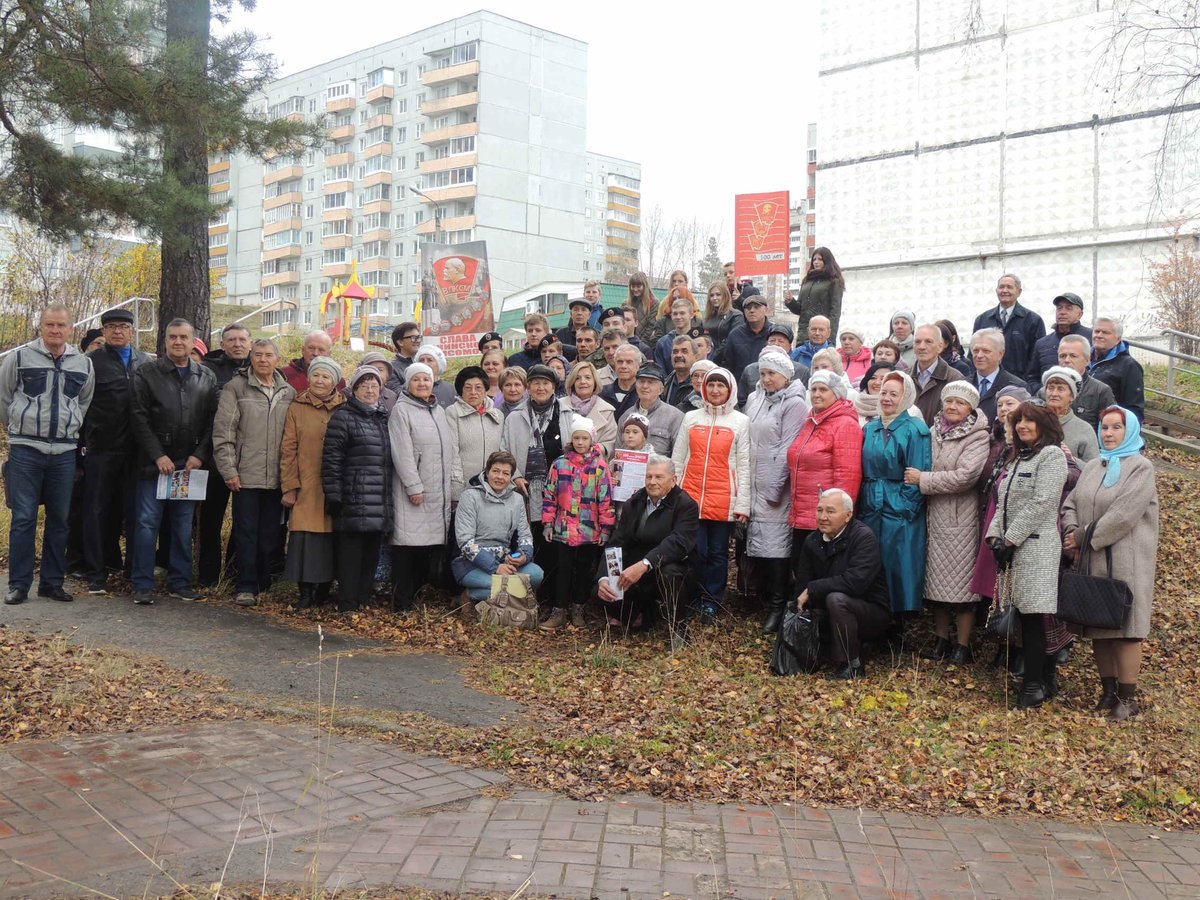 На #сетеваяшкола109  аллее молодогвардейцев г. Трёхгорного 26.10 состоялся митинг, посвящённый юным краснодонцам, отдавшим свои жизни для защиты Родины. #ШколаРосатома