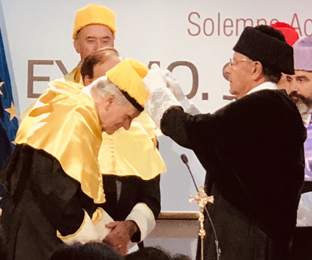 Pilar_CTO's tweet image. Precioso Acto Académico de Investidura como Doctor #HonorisCausaUAX_2018 al Dr. #valentinfuster por la @universidad_uax Infinitas gracias por la invitacion. @CTOMedicinaES @GrupoCTO