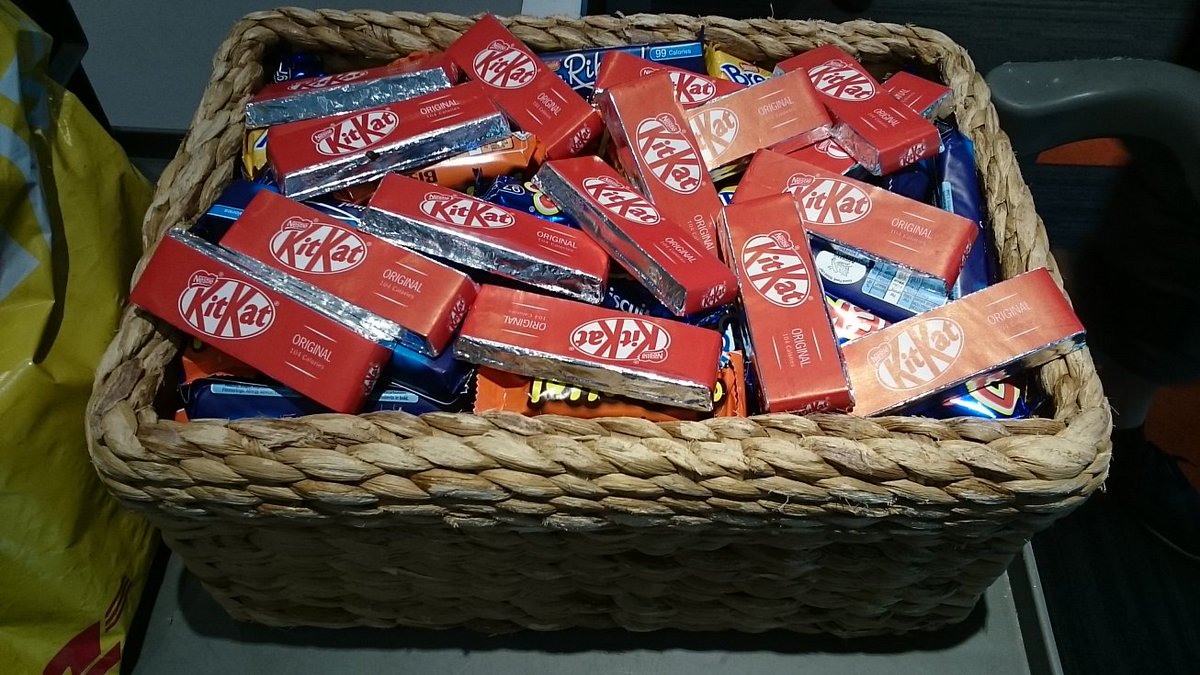 For those busy #Friday when you realize it past 1.00 o'clock.
Time for a break?☕️🍫  #FridayFancies, #FridayFeeling, #FridayMotivation.
Always at your #office 🏙️ every #Friday, <a href="/RegusCambridge/">Regus Cambridge</a>.