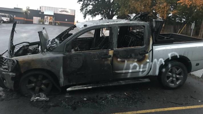 HSAGreg's tweet image. This guy had only 2 Trump bumper stickers &amp;amp; his truck got spray painted, torched &amp;amp; destroyed. Yet the bomber has a driving shrine to Trump, stickers with targets on Dems &amp;amp; not a scratch. Interesting #BombGate #BombHoax 

insider.foxnews.com/2018/10/11/was…