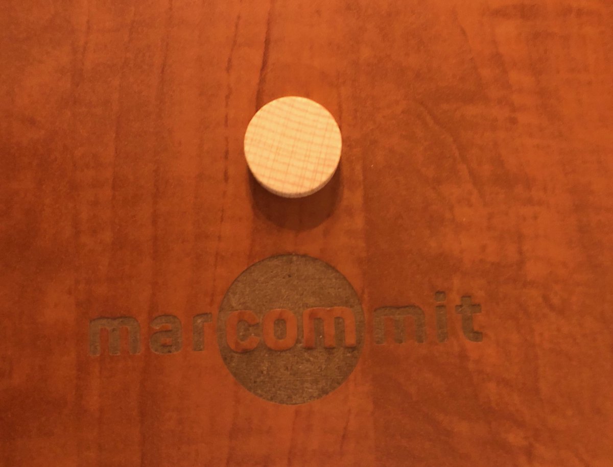 albertwaller's tweet image. Gezellig met elkaar sjoelen😄blijft leuk 😄#marcommit