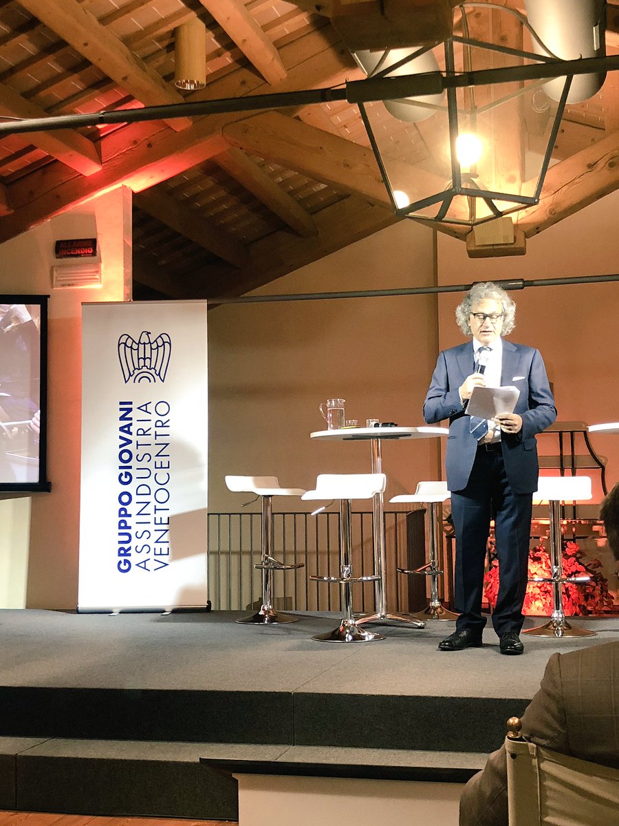 AlicePretto's tweet photo. Il Pres. di Unindustria Veneto Centro Massimo Finco alla  #ggiassemblea2018 @AssindustriaVC https://t.co/4txoElB7BX