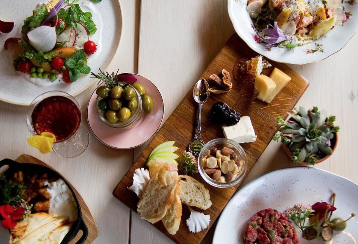 BAY_OF_QUINTE's tweet photo. THE LARK JOINS QUINTELICIOUS!

Another newcomer to the @QuinteLicious list of restaurants is @LarkWineBar. Award winning cocktails, a carefully curated wine list and a locally sourced menu await just off Bridge Street in the Century Village building. https://t.co/QMOihvAAkY https://t.co/P3akLhbUIp