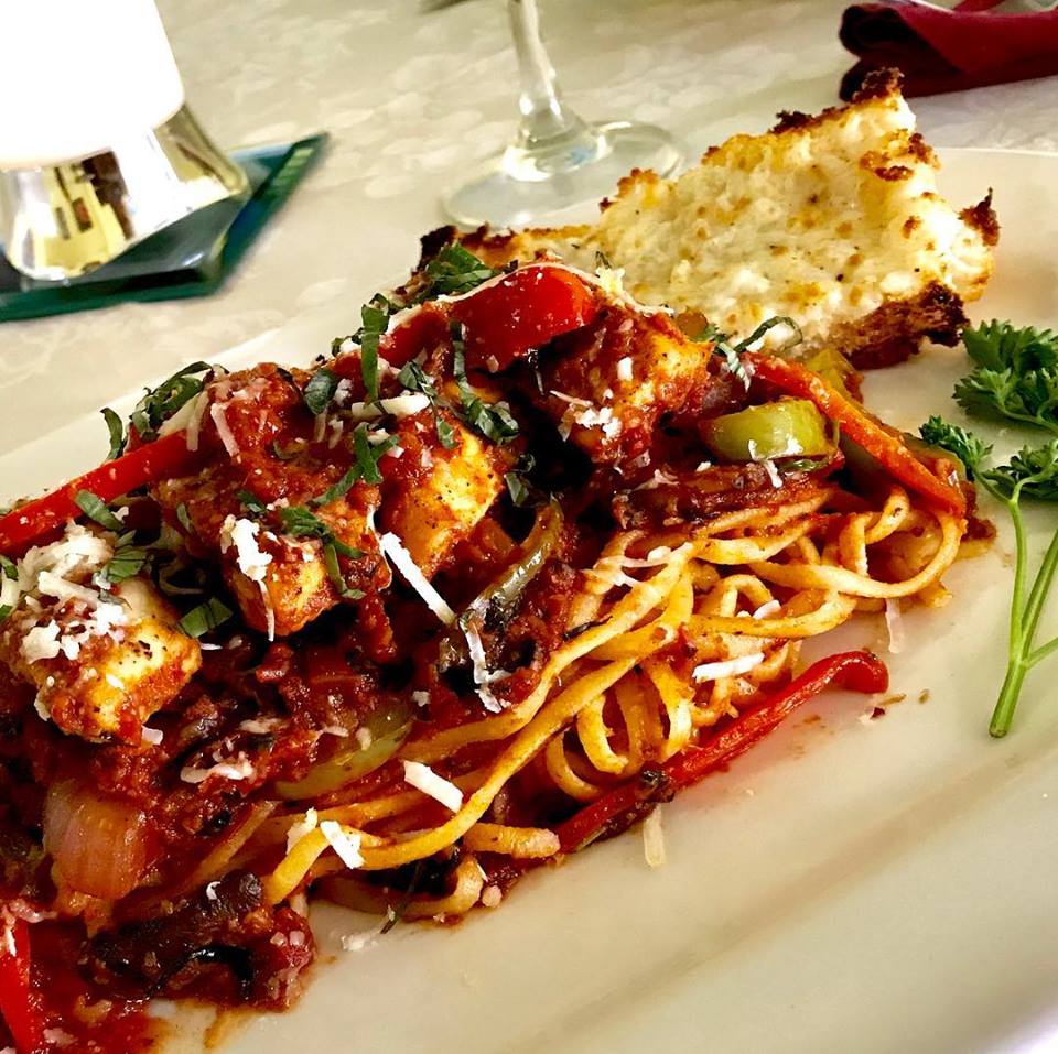 Chicken Cacciatore with Garlic Bread - Today’s Special at Maui Pasta #Restaurant in #Scottsdale! 
 Come in for some #italianfood Today!
7704 E Doubletree Ranch Rd #115... Hope to see you soon! Aloha!