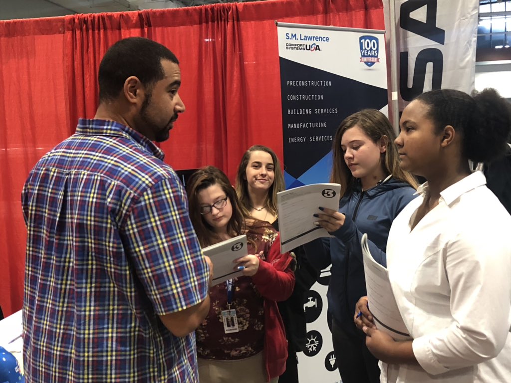 MyFutureMyWay's tweet photo. Over the last 10 years, the Career Exploration Fair has hosted more than 1200 exhibitors and engaged near 70,000 @MetroSchools students! #CEF10 #career18 https://t.co/kwAIVElj0F