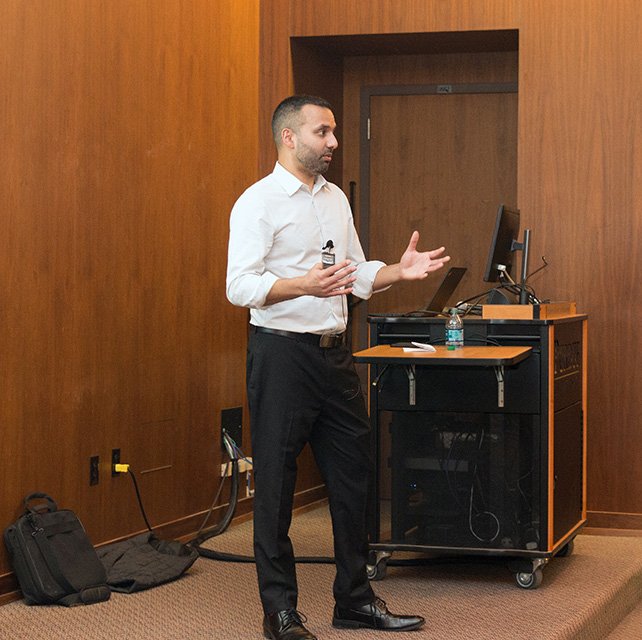 PurdueBusiness's tweet image. Abid Ansari on balancing your work life and personal life: “Call your parents every day. Nurture the people who are most important to you.” #KrannertForum