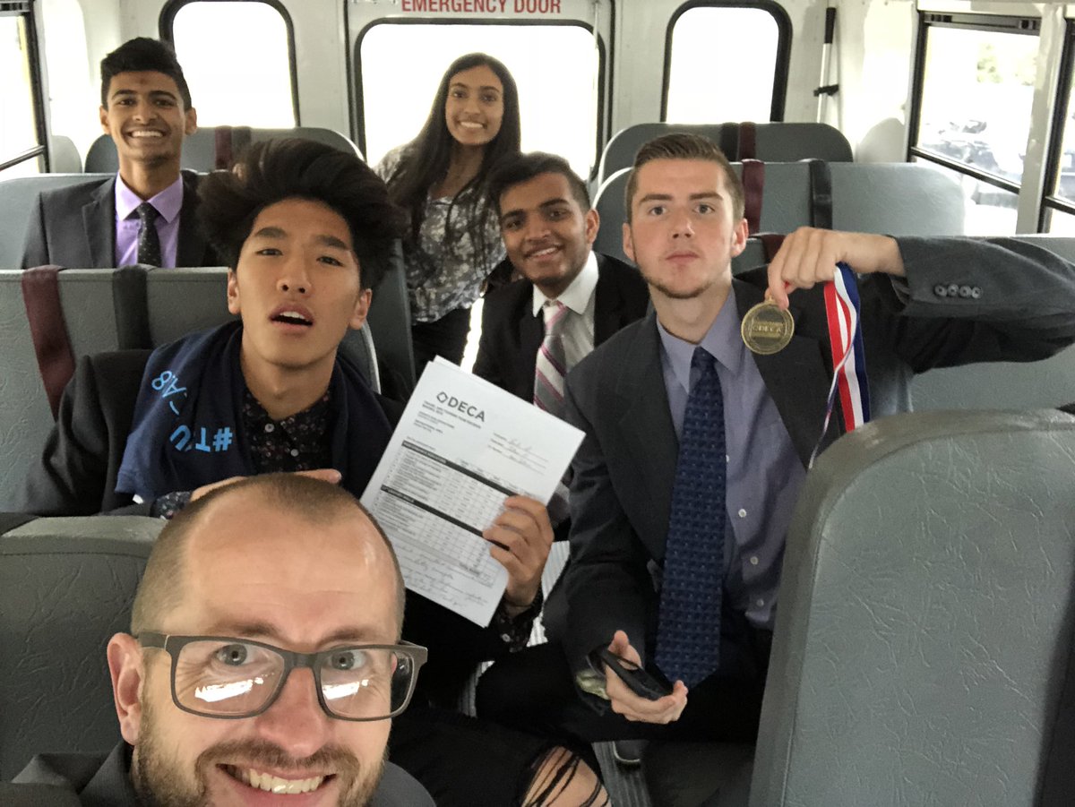 CoachRonMorris's tweet image. BHS DECA at Thomas Jefferson U today for the DECA Mock competition and workshops! Great day with some great members! 2 teams got top 4 in role play! #bhsdeca #padeca #tjudeca18