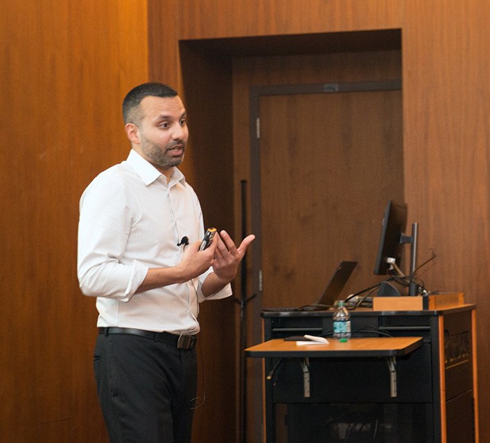 PurdueBusiness's tweet image. Abid Ansari on nourishing your network: “Don’t burn any bridges. Maintain relationships that can help your later in your career.” #KrannertForum