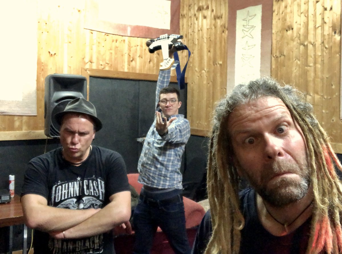 devilspunkrock's tweet image. Ready fur action 2 !!!!